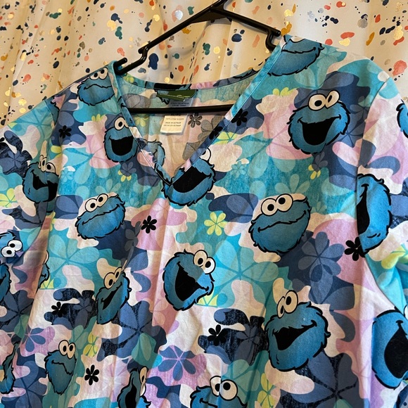 Sesame Street Cookie Monster scrub top, size XL - Picture 3 of 3